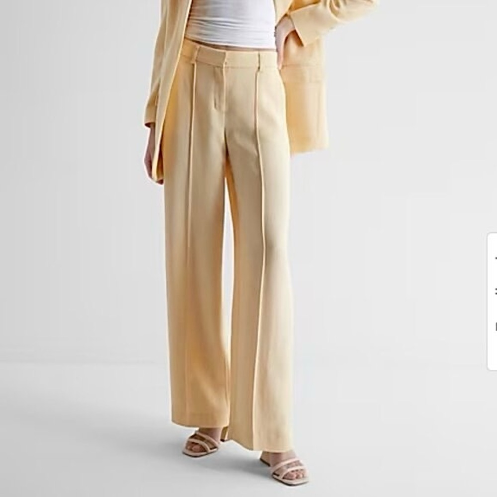 Express Women’s Pale Yellow Trousers Size 8 Short